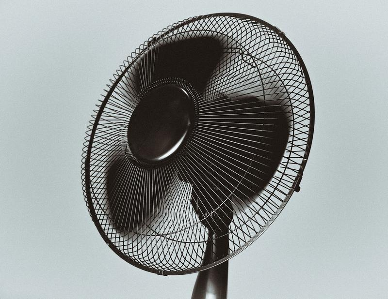 black electric standing fan.